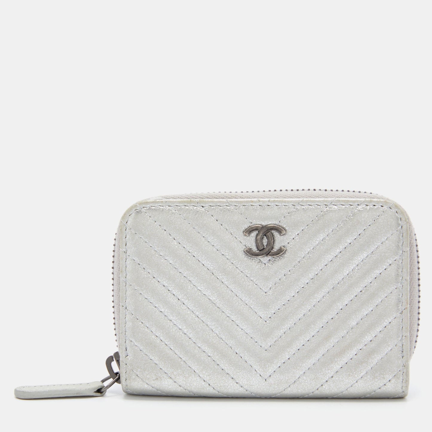 Luxury Chanel Metallic Silver Chevron Leather CC Zip Coin Purse