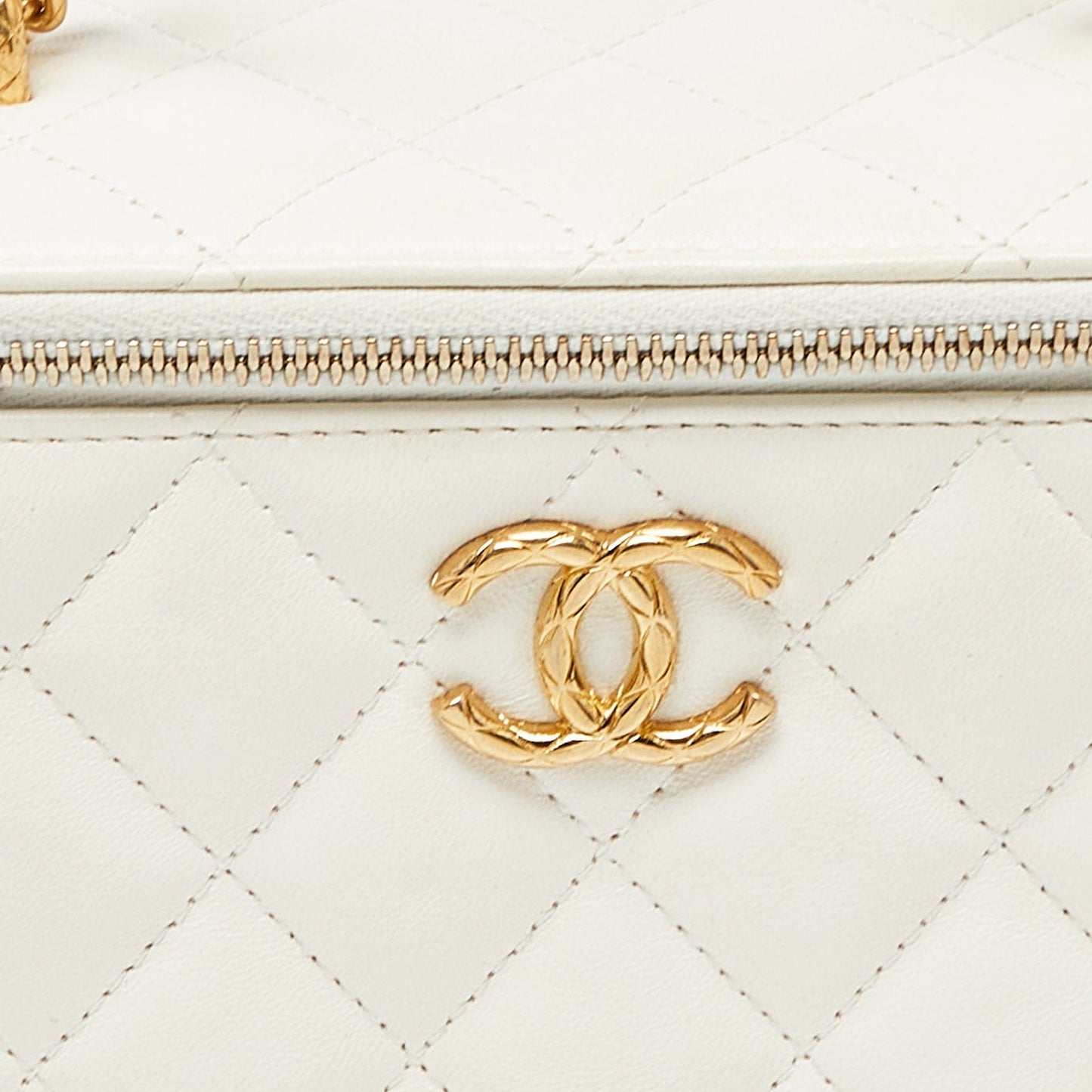 CHANEL Off White Quilted Leather Vanity Case Chain Bag