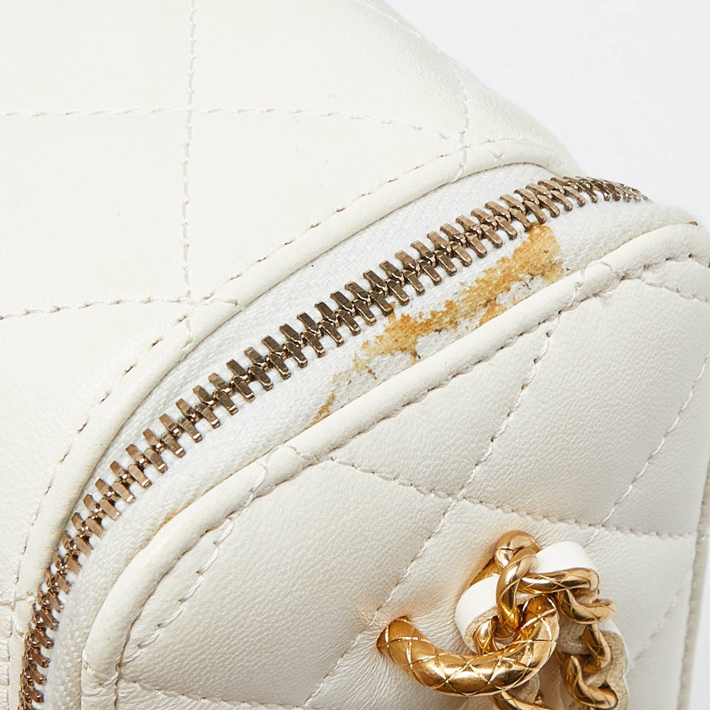 CHANEL Off White Quilted Leather Vanity Case Chain Bag