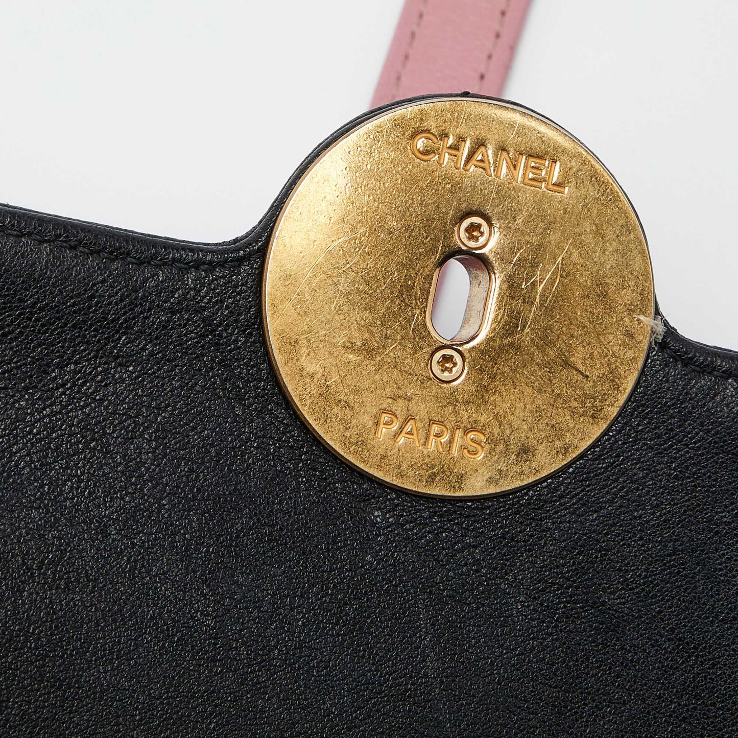 CHANEL Black/Pink Quilted Leather CC Chain Logo Shoulder Bag