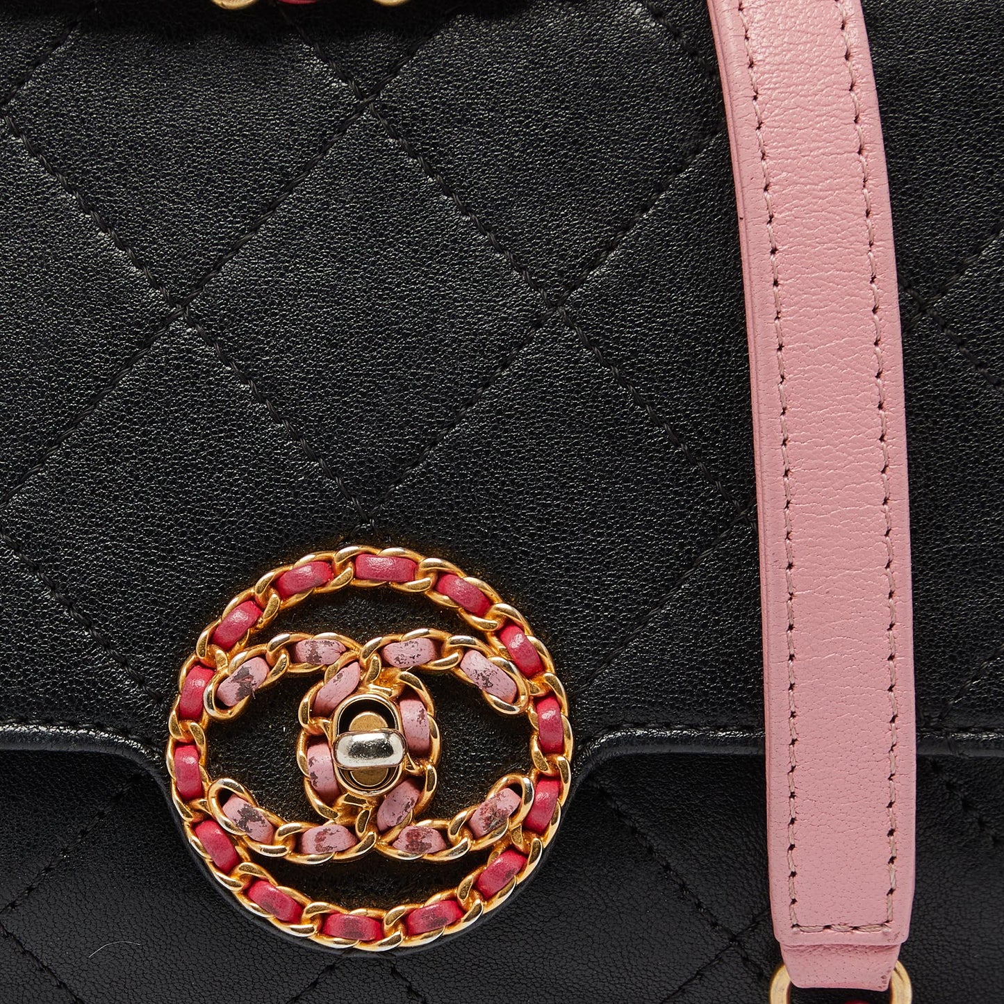 CHANEL Black/Pink Quilted Leather CC Chain Logo Shoulder Bag