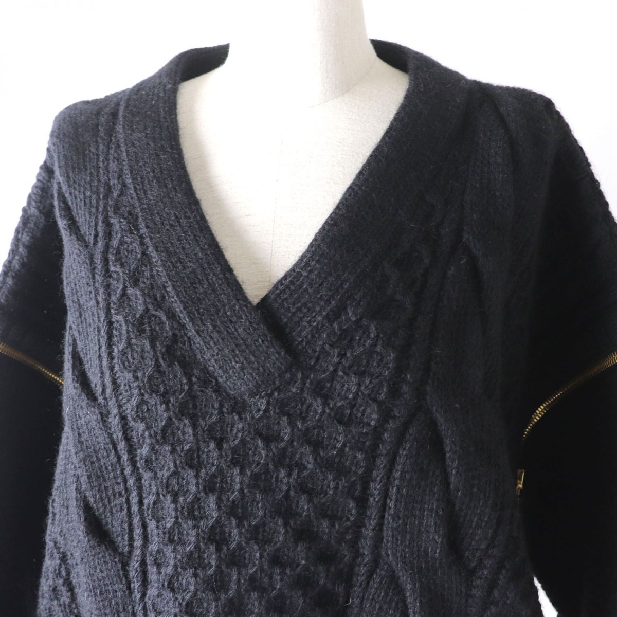 Luxury Gucci Trending 2025 Wool Detachable Sleeve Knit Sweater Black S