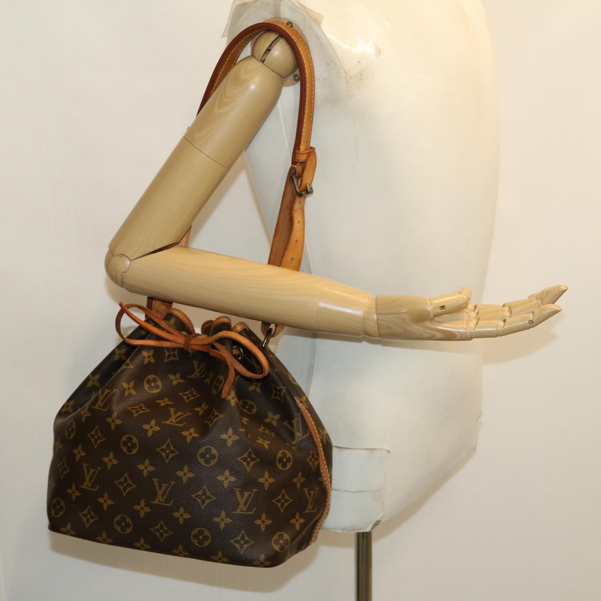 LOUIS VUITTON Monogram Petit Noe Shoulder Bag M42226 LV 35223