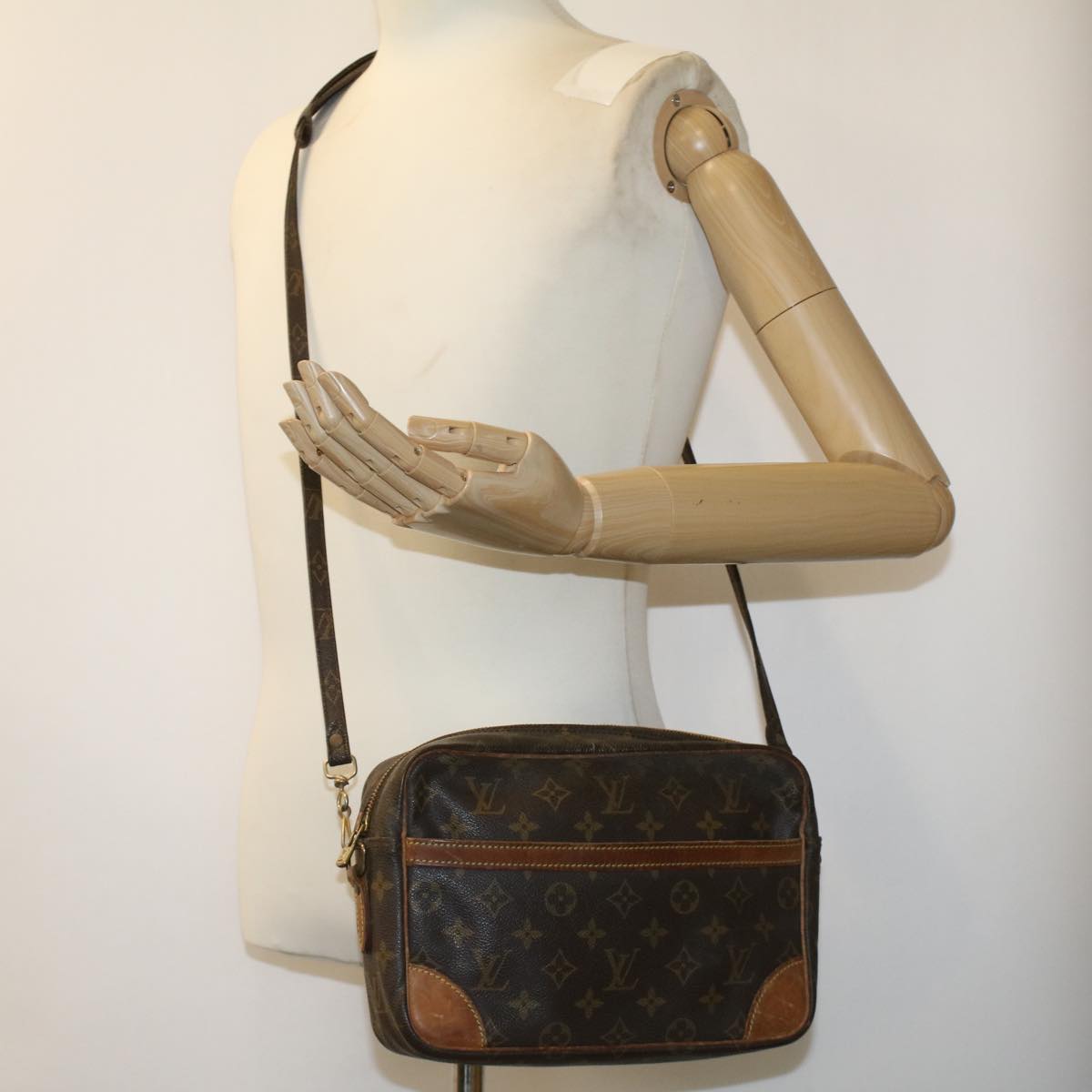 LOUIS VUITTON Monogram Trocadero 27 Shoulder Bag M51274 LV 34821