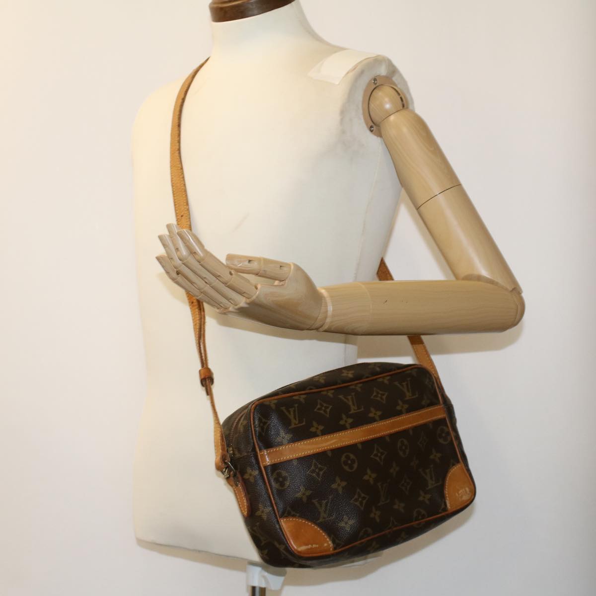 LOUIS VUITTON Monogram Trocadero 27 Shoulder Bag M51274 LV 34853