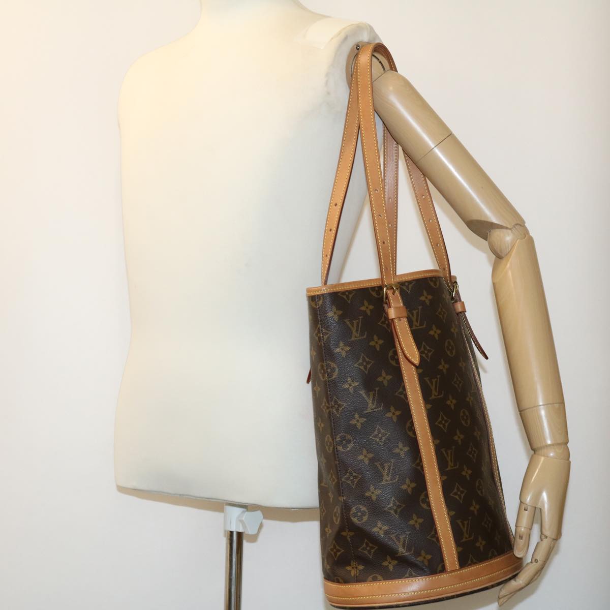 LOUIS VUITTON Monogram Bucket GM Shoulder Bag M42236 LV pt2029
