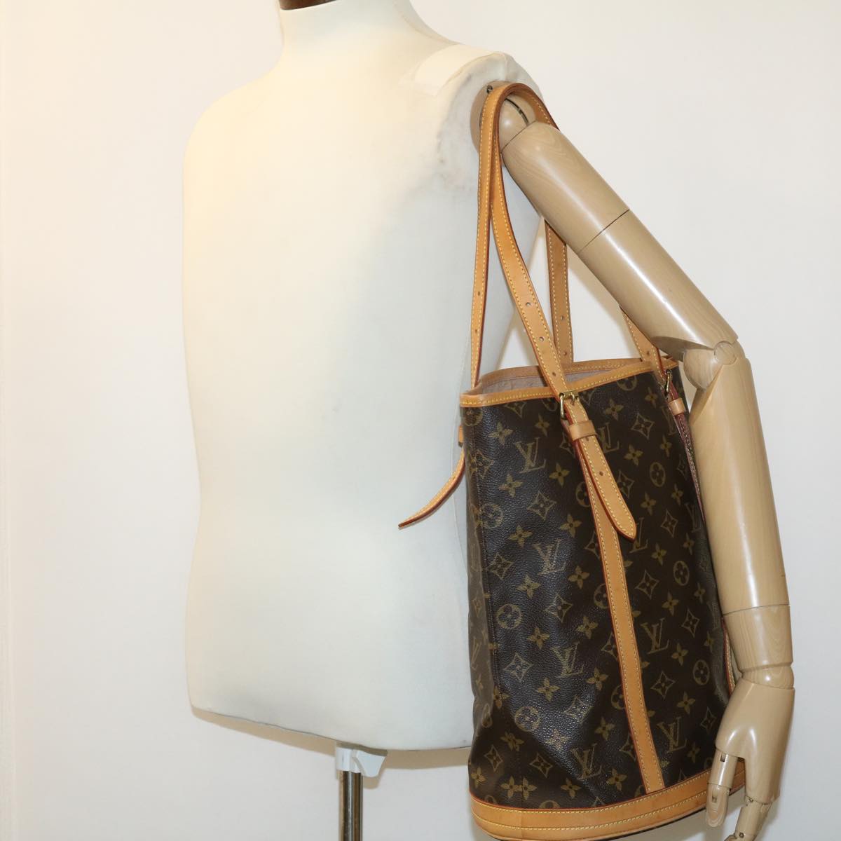 LOUIS VUITTON Monogram Bucket GM Shoulder Bag M42236 LV pt2090