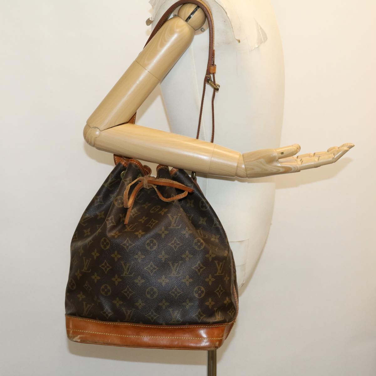 LOUIS VUITTON Monogram Noe Shoulder Bag M42224 LV rd2452