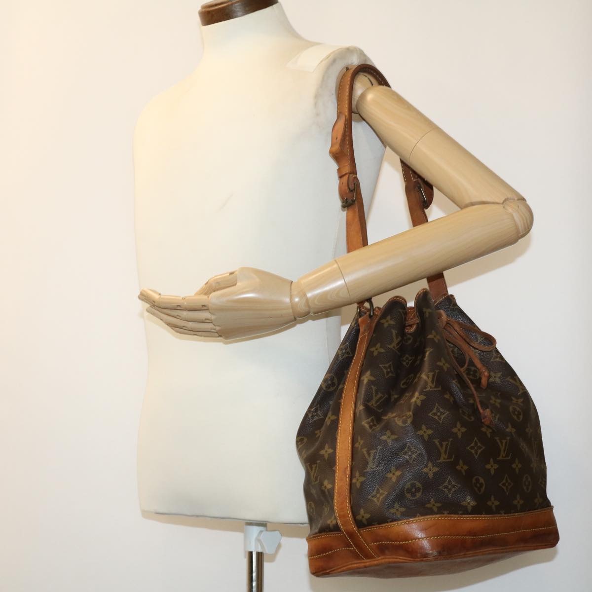 LOUIS VUITTON Monogram Noe Shoulder Bag M42224 LV rd2755