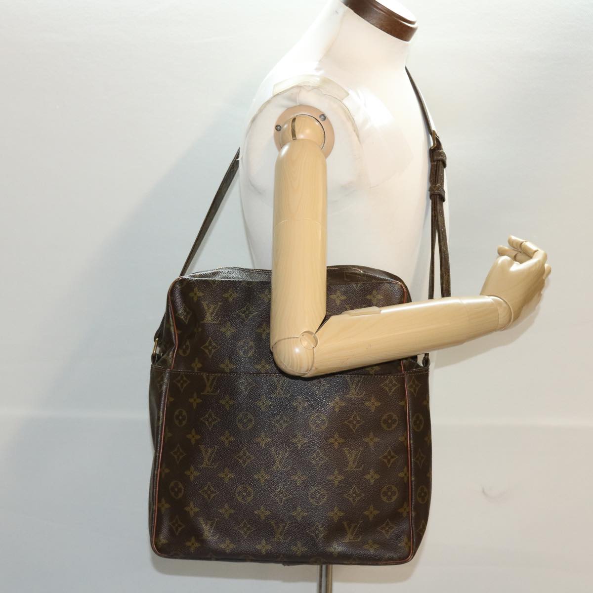 LOUIS VUITTON Monogram Marceau Shoulder Bag No.70 LV rd5287