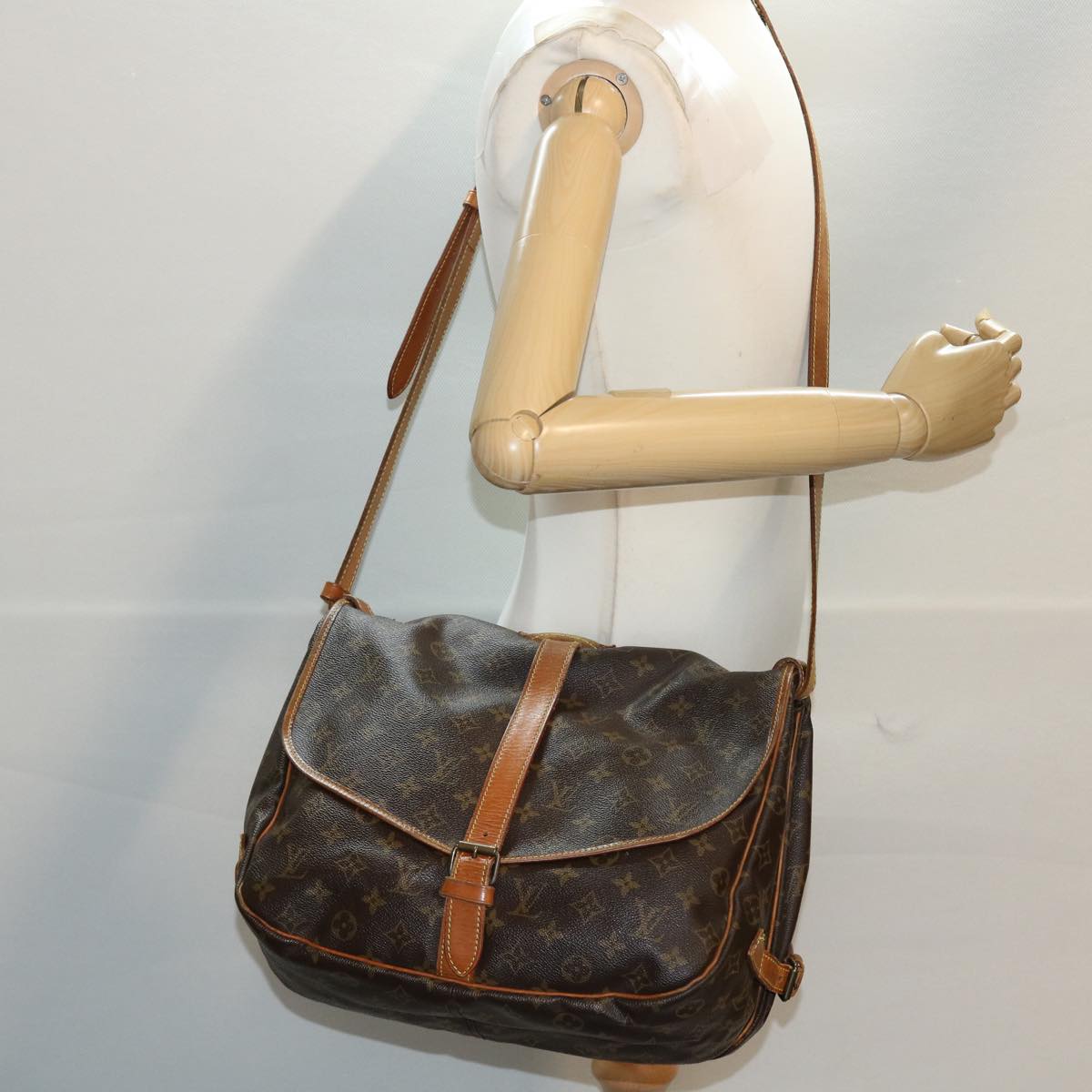 LOUIS VUITTON Monogram Saumur 35 Shoulder Bag M42254 LV rd5334