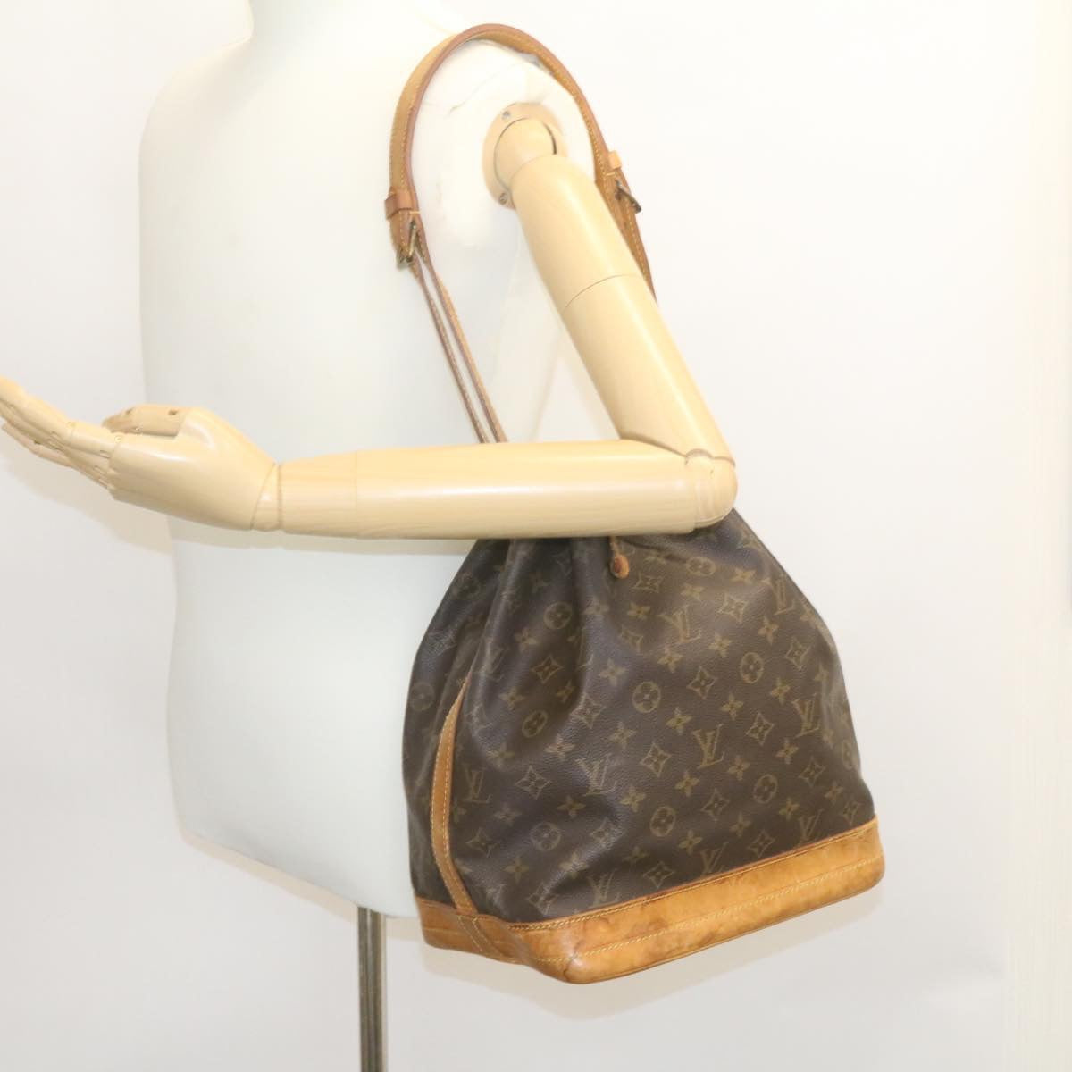 LOUIS VUITTON Monogram Noe Shoulder Bag M42224 LV rh077
