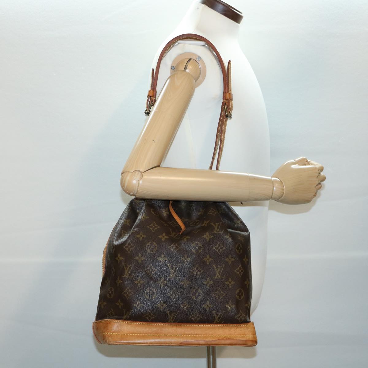 LOUIS VUITTON Monogram Noe Shoulder Bag M42224 LV ro444
