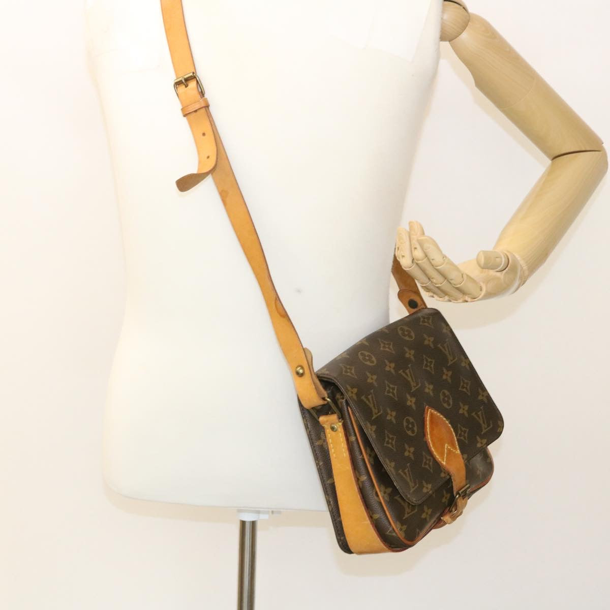 LOUIS VUITTON Monogram Cartouchiere MM Shoulder Bag M51253 LV rz093