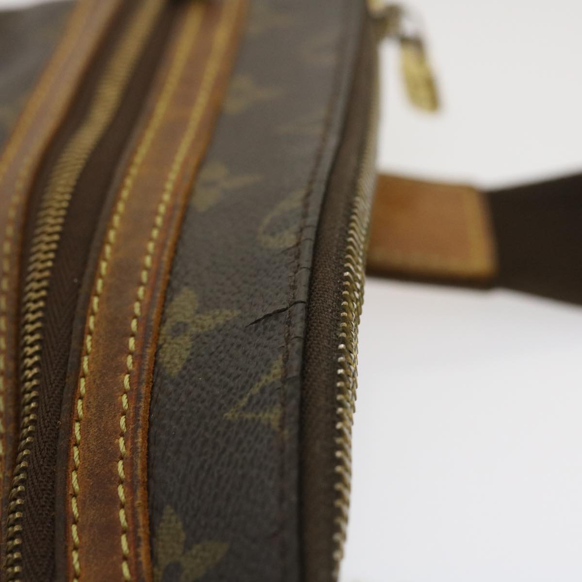 LOUIS VUITTON Monnogram Pochette Bosphore Shoulder Bag M40044 LV rz238