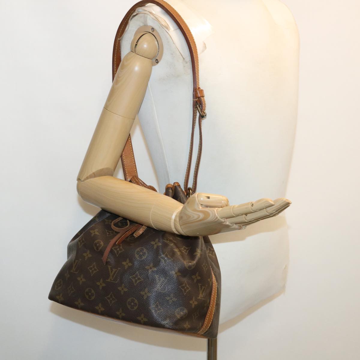 LOUIS VUITTON Monogram Petit Noe Shoulder Bag M42226 LV rz508