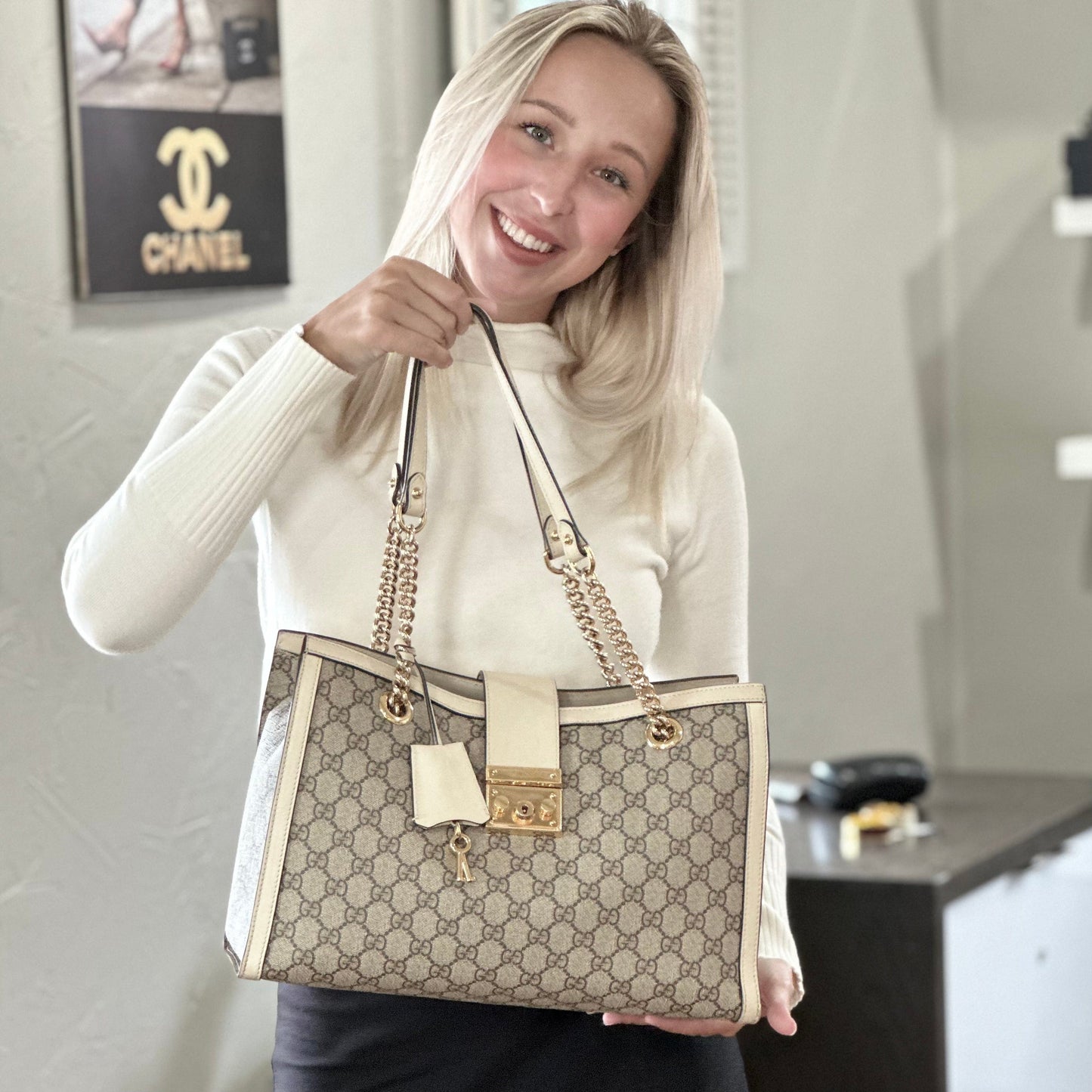 Luxury Gucci Padlock GG Medium Tote