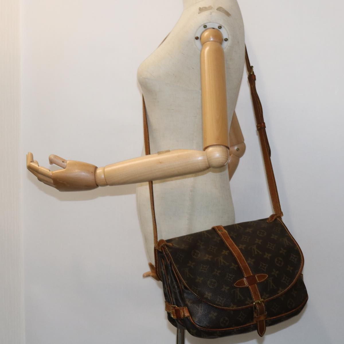 LOUIS VUITTON Monogram Saumur 30 Shoulder Bag M42256 LV tb875