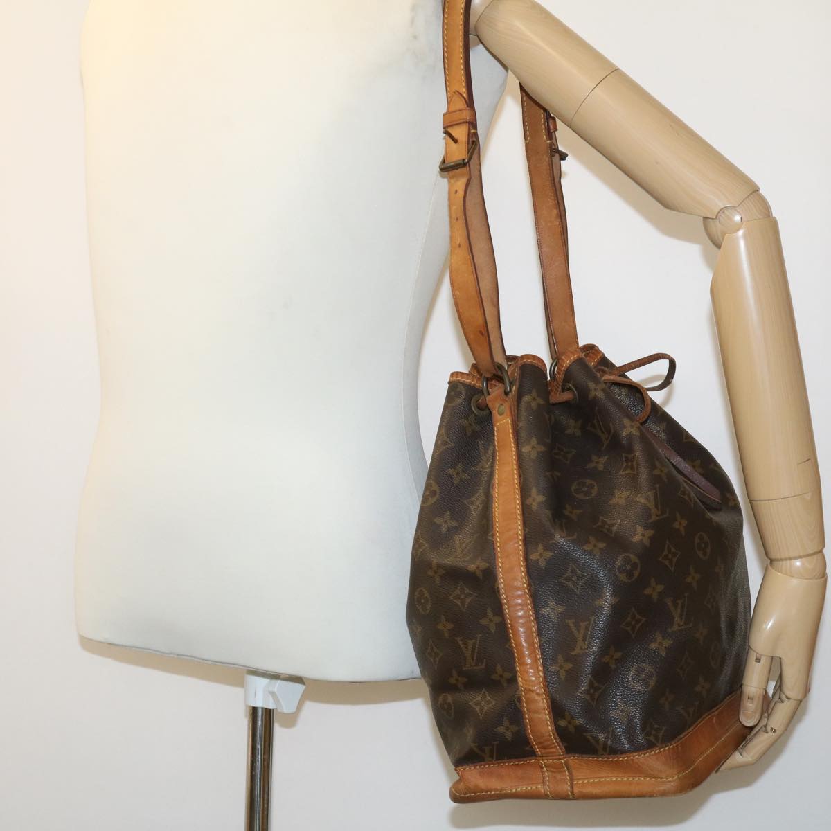 LOUIS VUITTON Monogram Noe Shoulder Bag M42224 LV th2719
