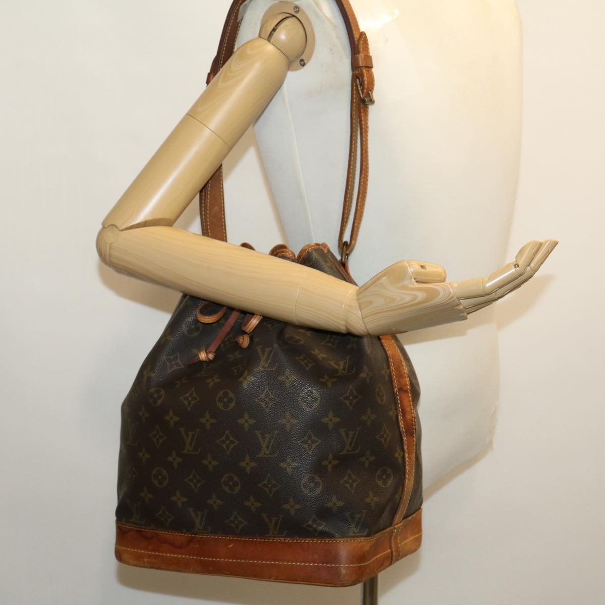 LOUIS VUITTON Monogram Noe Shoulder Bag M42224 LV th2848