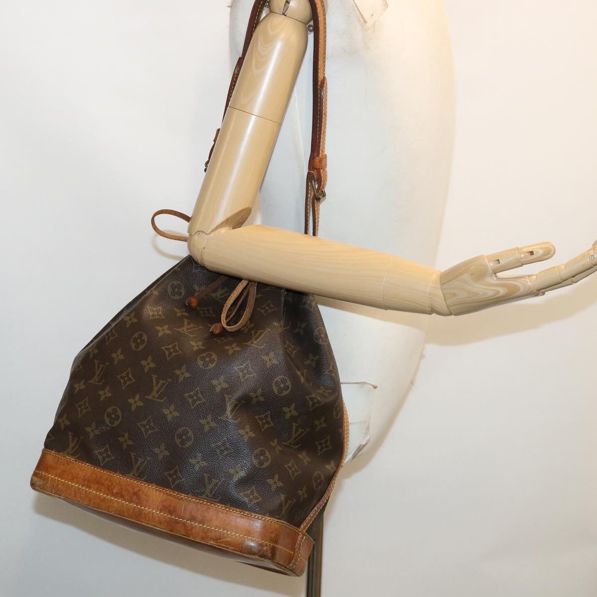 LOUIS VUITTON Monogram Noe Shoulder Bag M42224 LV th3085