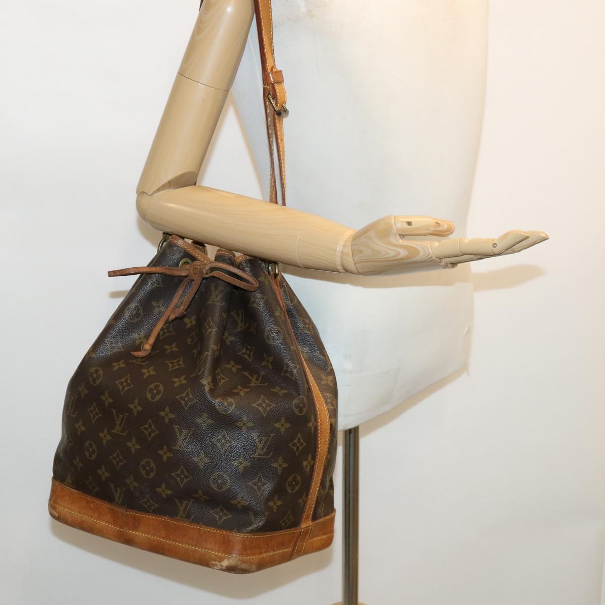 LOUIS VUITTON Monogram Noe Shoulder Bag M42224 LV th3313