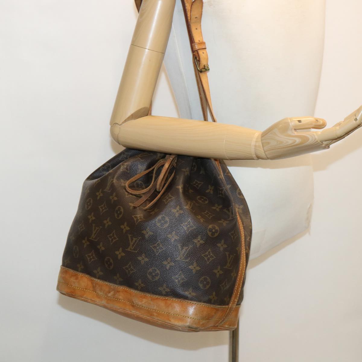 LOUIS VUITTON Monogram Noe Shoulder Bag M42224 LV th3322