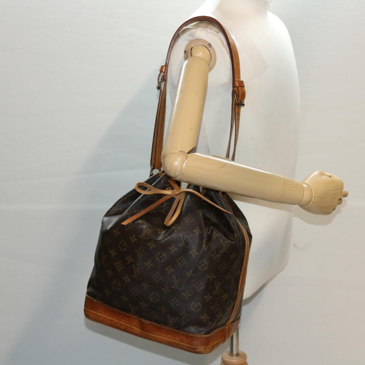 LOUIS VUITTON Monogram Noe Shoulder Bag M42224 LV th3748