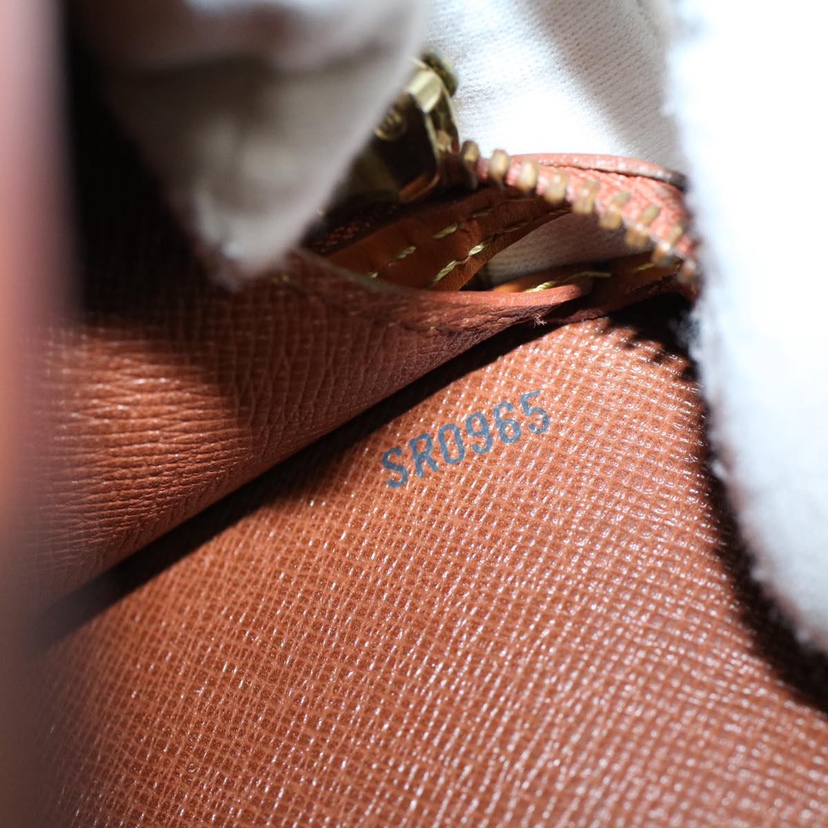 LOUIS VUITTON Epi Pochette Homme Clutch Bag Brown M52528 LV th3989