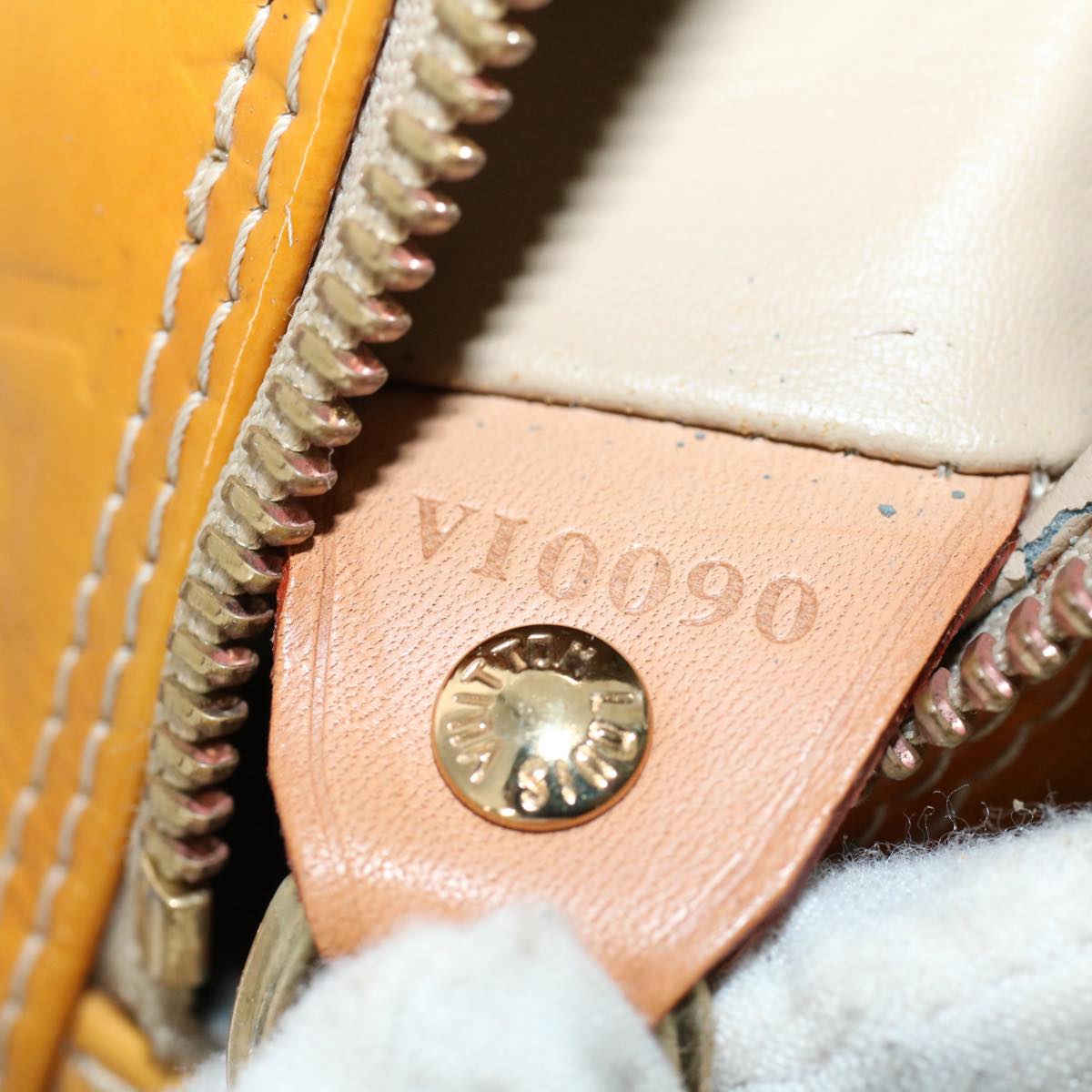 LOUIS VUITTON Monogram Vernis Bedford Hand Bag Beige M91006 LV th4049