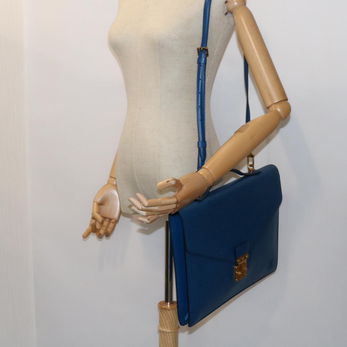 LOUIS VUITTON Epi Porte Documents Bandouliere Bag Toledo Blue LV th4061