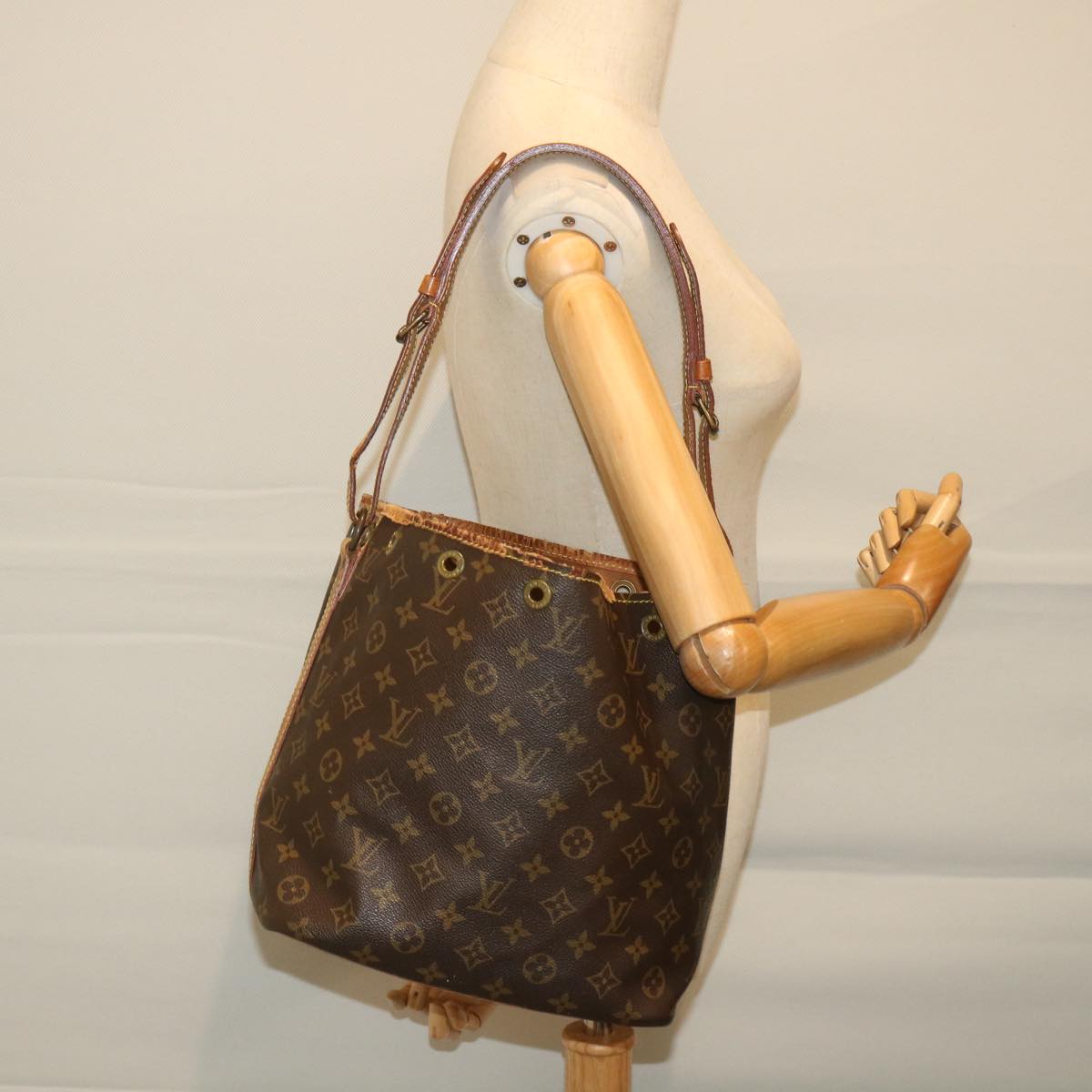 LOUIS VUITTON Monogram Petit Noe Shoulder Bag M42226 LV th4110