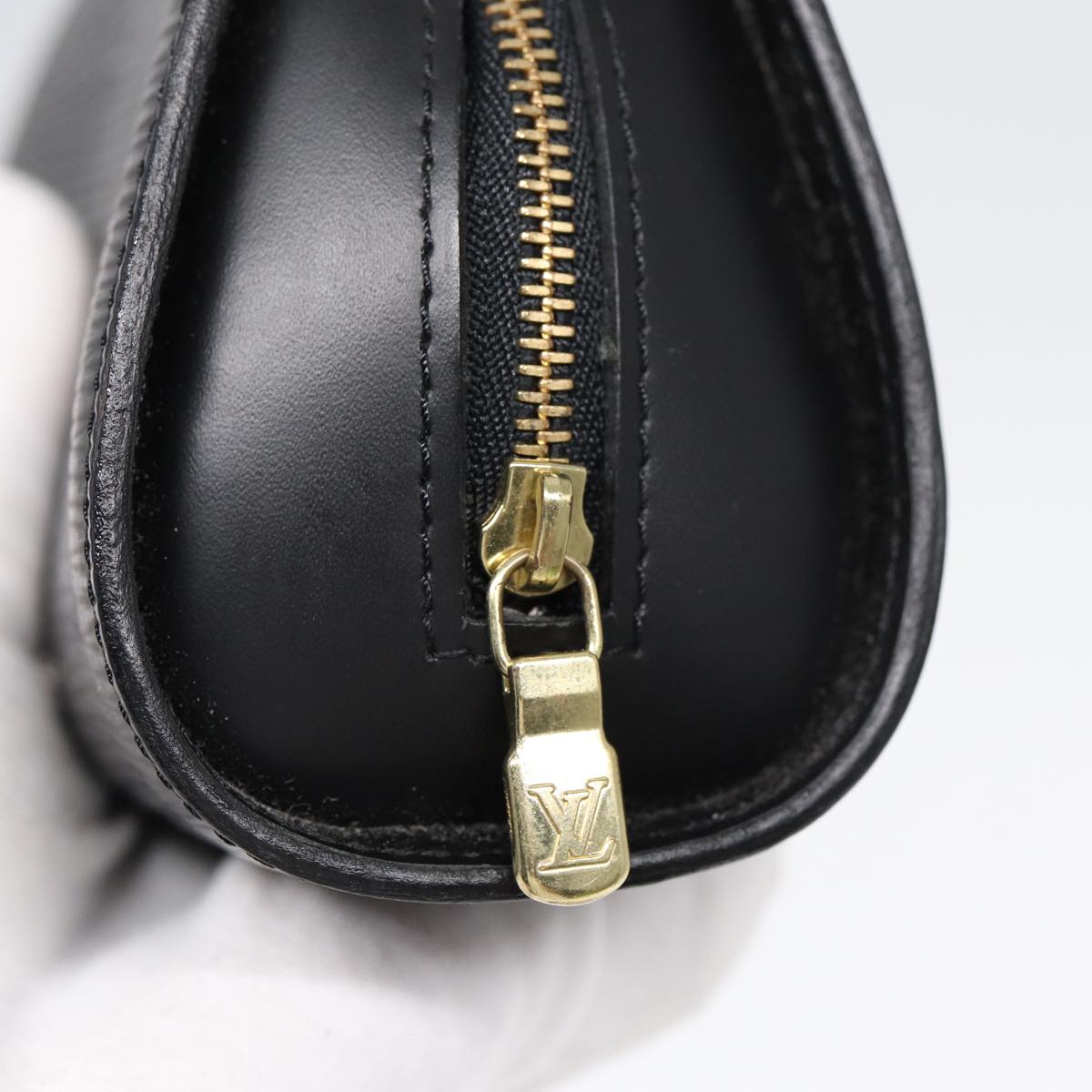 LOUIS VUITTON Epi Dauphine PM Pouch Black M48442 LV th5264