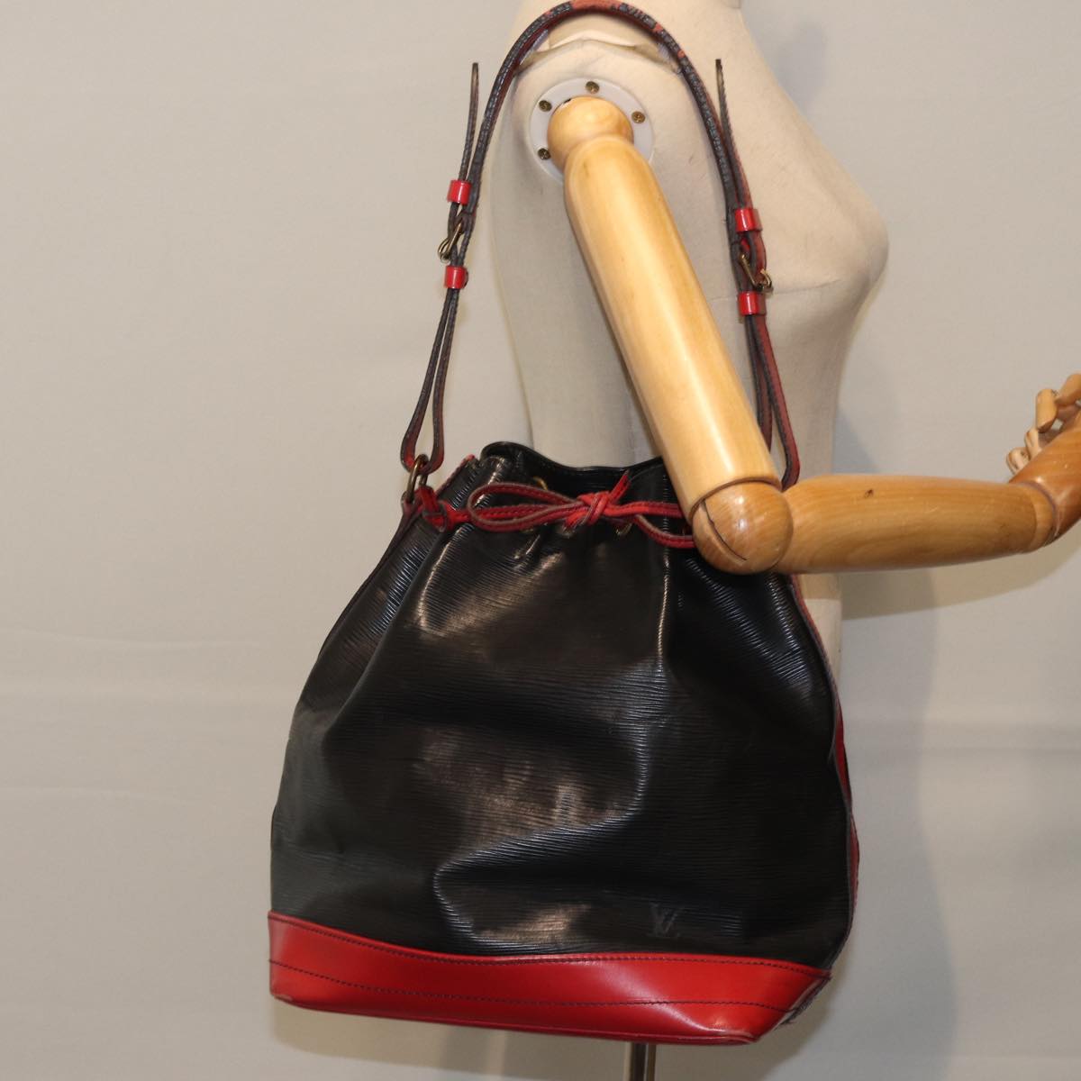LOUIS VUITTON Epi Noe Shoulder Bag By color Black Red M44017 LV th5276