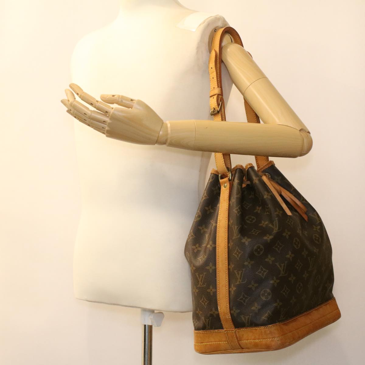 LOUIS VUITTON Monogram Noe Shoulder Bag M42224 LV ac866
