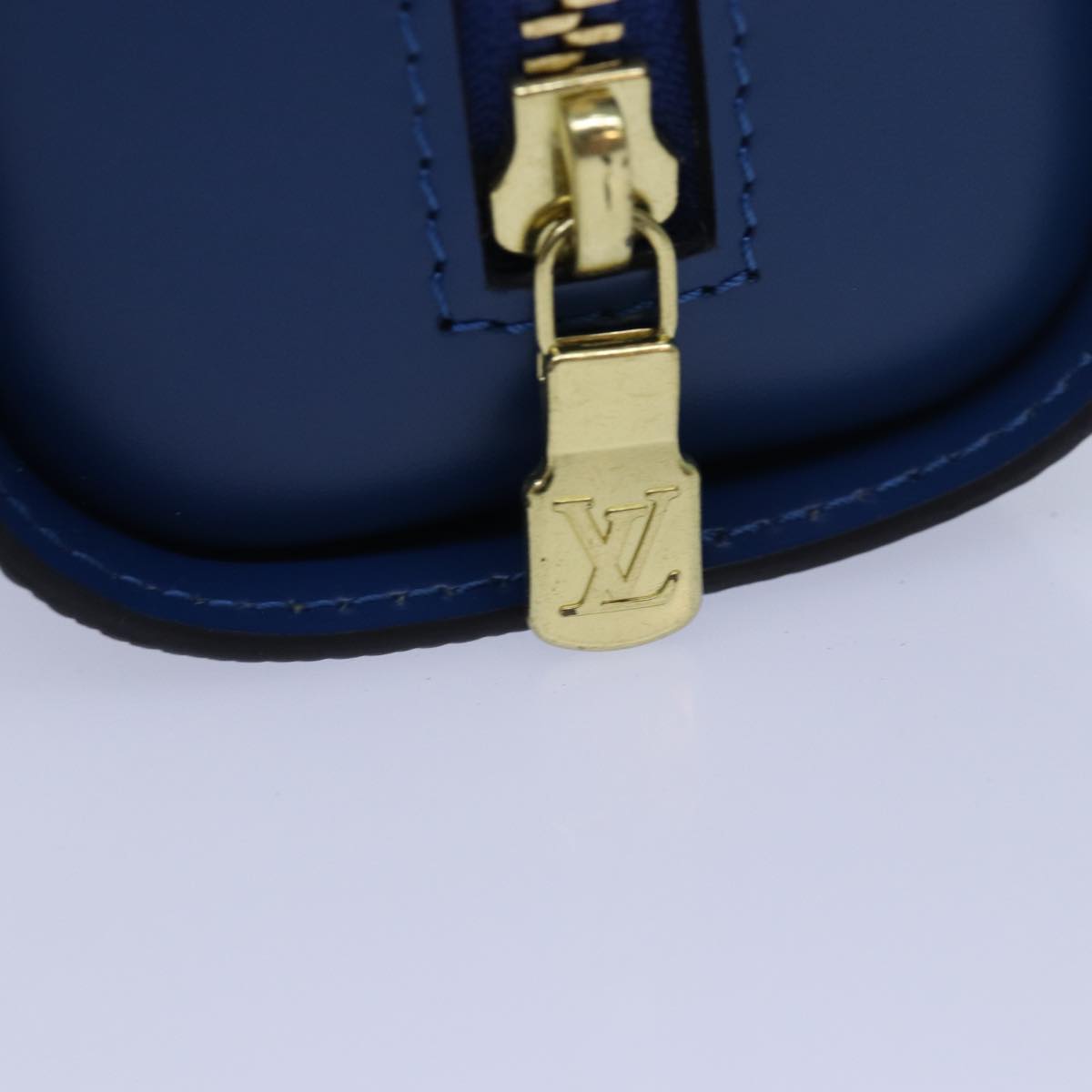 LOUIS VUITTON Epi Dauphine MM Pouch Blue LV ti1836