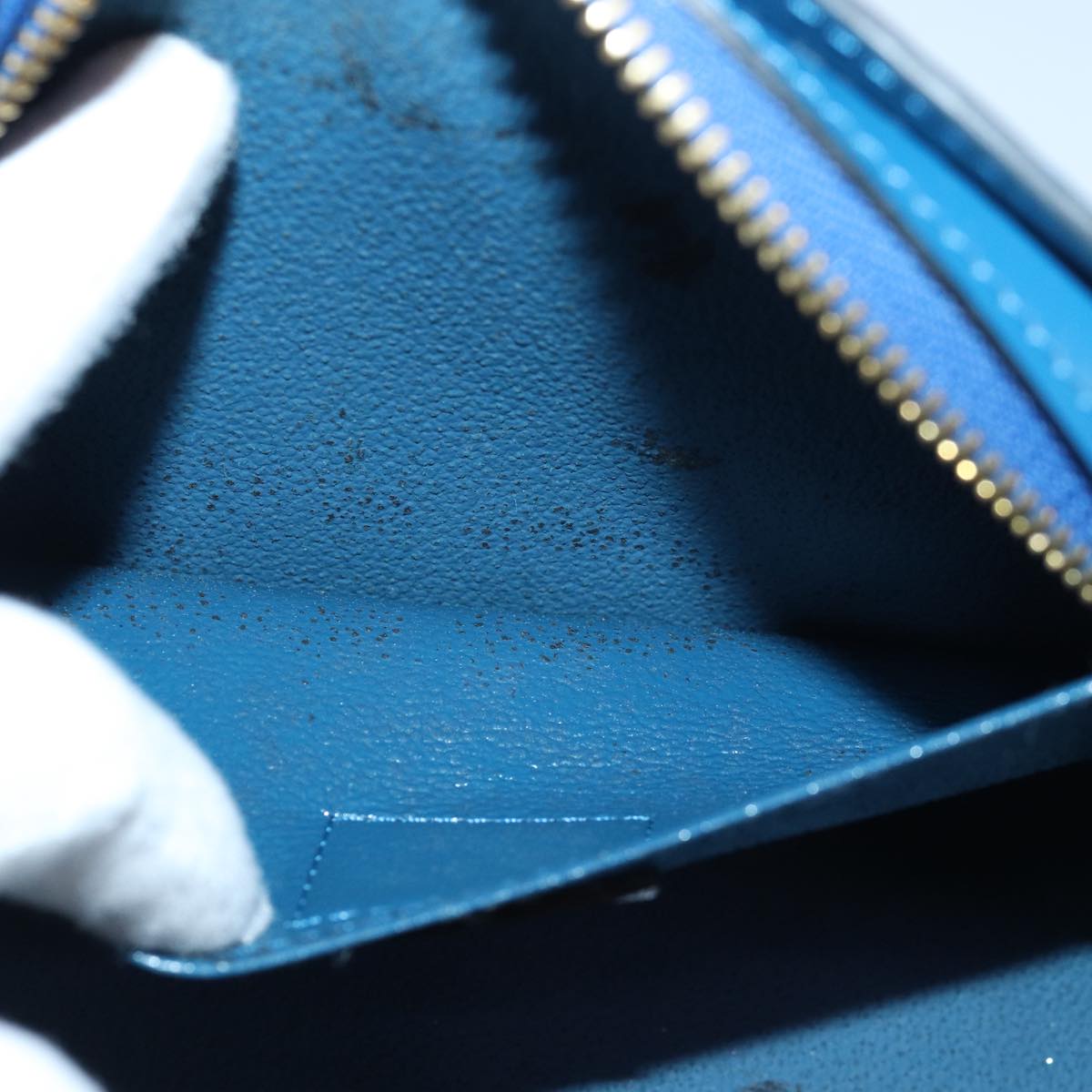 LOUIS VUITTON Epi Dauphine MM Pouch Blue LV ti1836