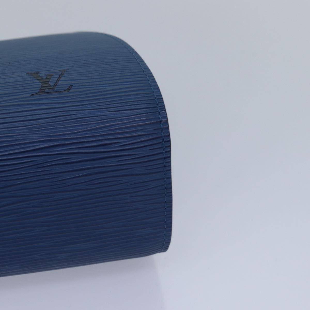 LOUIS VUITTON Epi Dauphine MM Pouch Blue LV ti1836