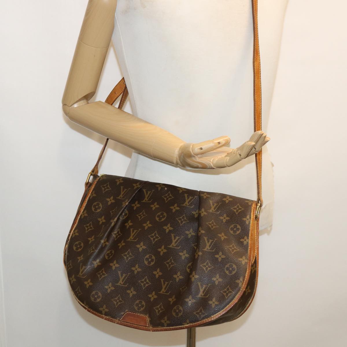 LOUIS VUITTON Monogram Menilmontant MM Shoulder Bag M40473 LV ti796