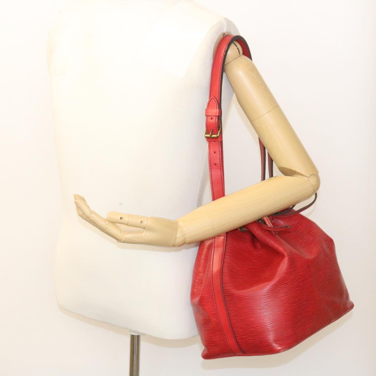LOUIS VUITTON Epi Petit Noe Shoulder Bag Red M44107 LV uy003