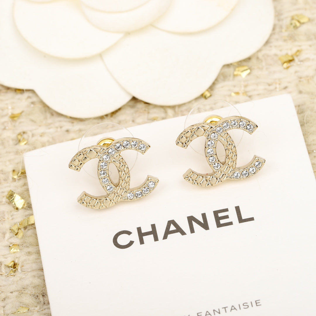 Luxury Chanel DOUBLE C HALF DIAMONDS GOLD EARRINGS