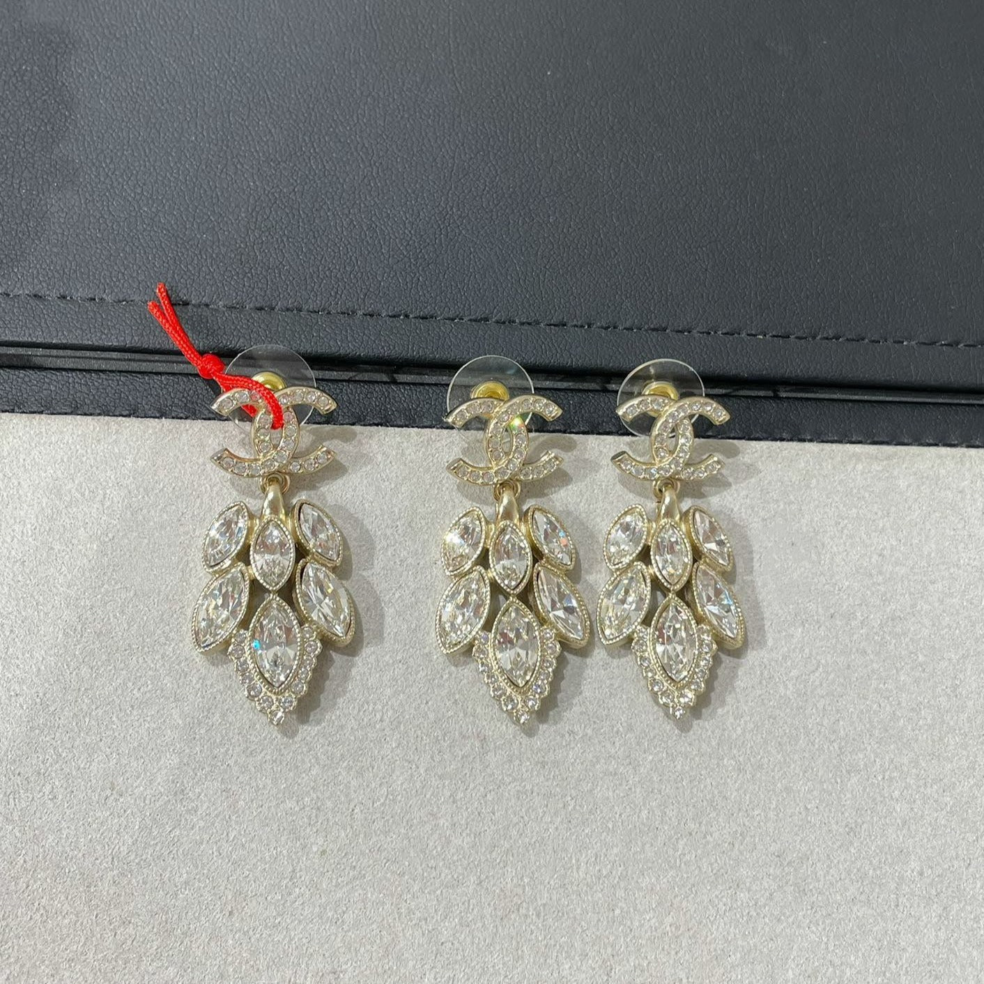 Luxury Chanel CHANE SMALL FRAGRANCE WHEAT GOLD DIAMOND EARRINGS