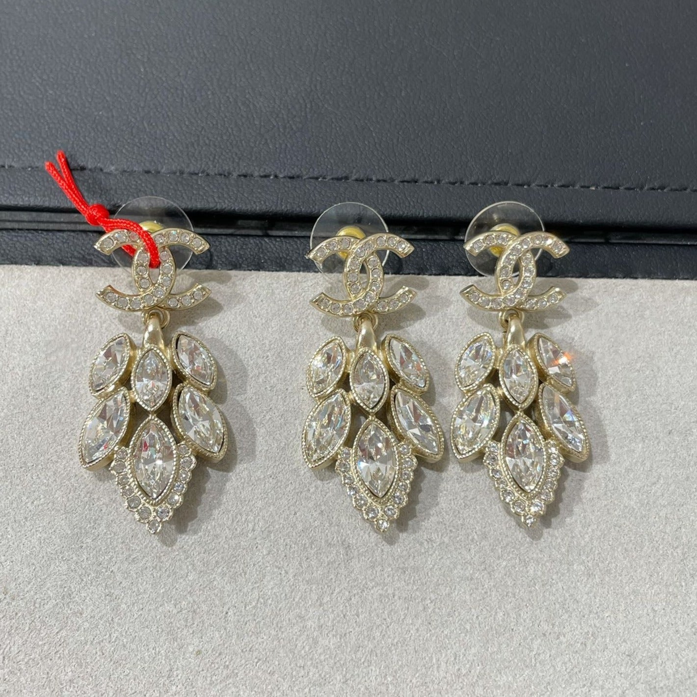 Luxury Chanel CHANE SMALL FRAGRANCE WHEAT GOLD DIAMOND EARRINGS