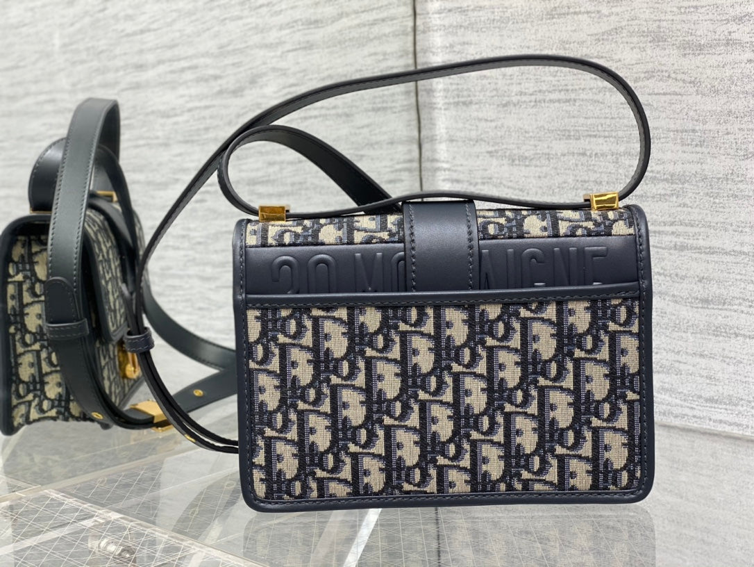 Luxury Dior30 MONTAIGNE 21CM BLUE OBLIQUE EMBROIDERY