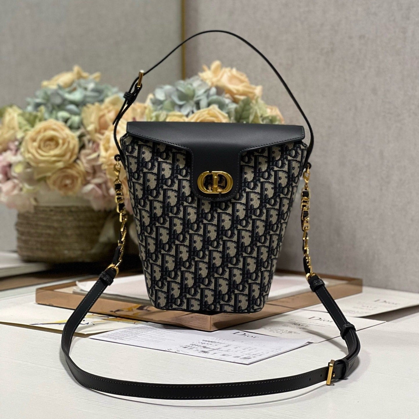 Luxury Dior30 MONTAIGNE 13 24x24x9.5CM BLUE OBLIQUE EMBROIDERY