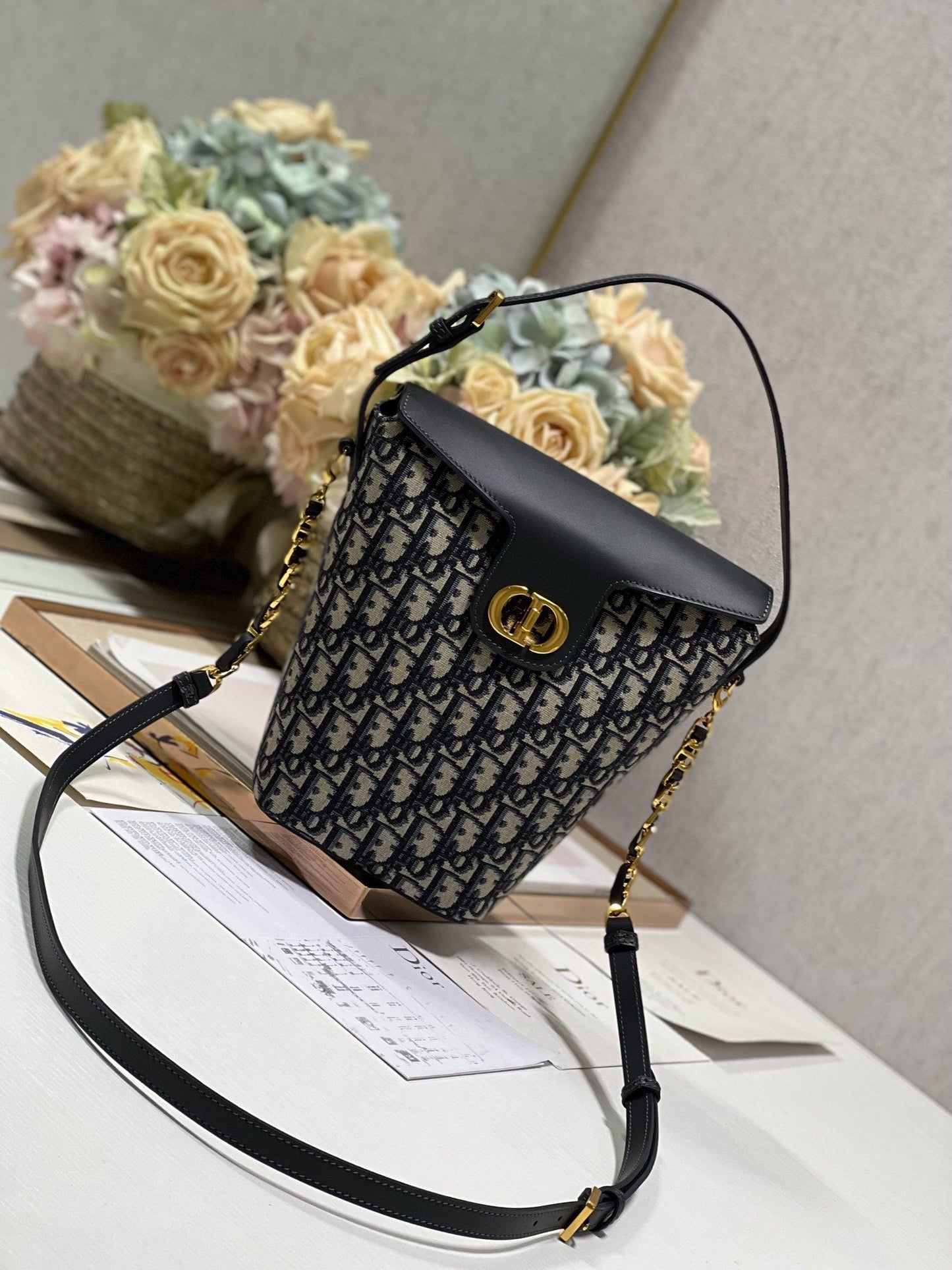 Luxury Dior30 MONTAIGNE 13 24x24x9.5CM BLUE OBLIQUE EMBROIDERY