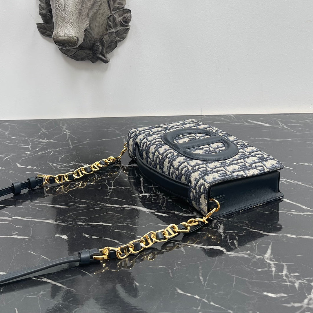 Luxury DiorSIGNATURE 21CM BLUE OBLIQUE EMBROIDERY