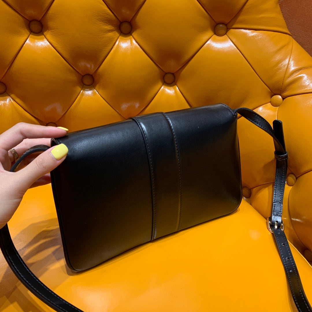 Luxury Gucci GG Arli Bag 25cm Black Calfskin Gold Hardware