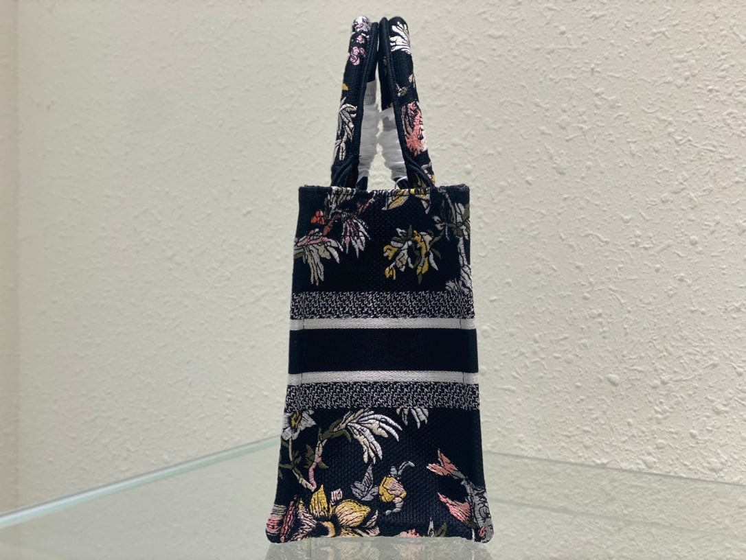 Luxury DiorSmall Book Tote 26.5cm Jardin Botanique Black