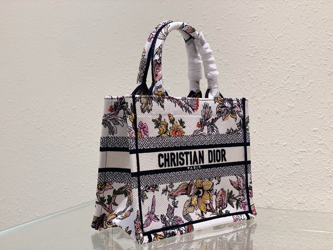 Luxury DiorSmall Book Tote 26.5cm Jardin Botanique White